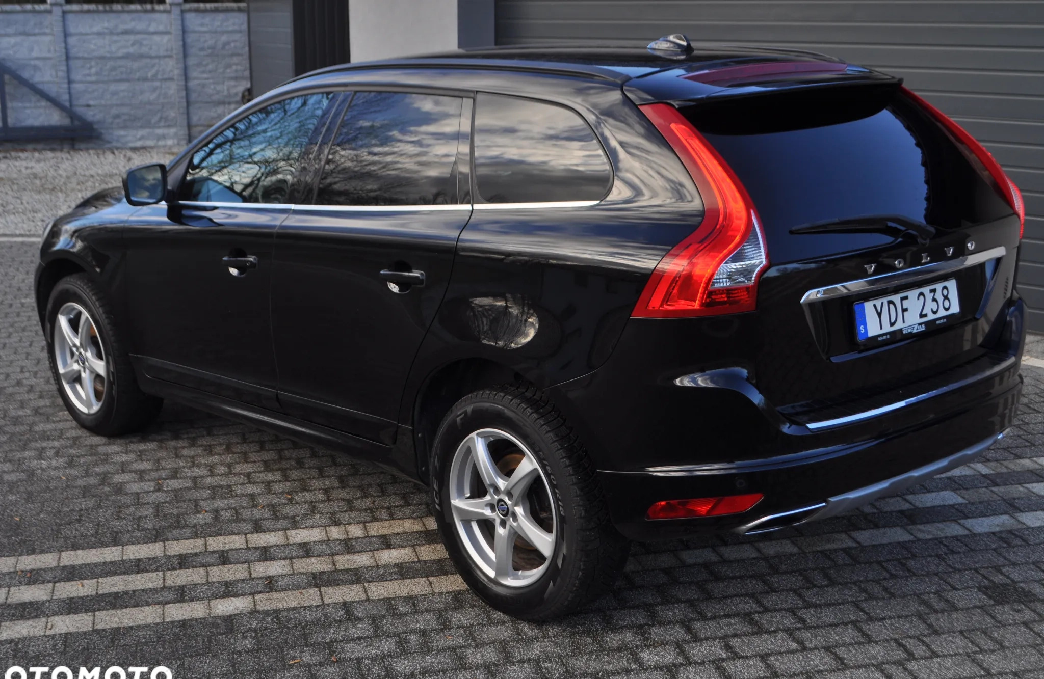 Volvo XC 60 cena 82999 przebieg: 125000, rok produkcji 2016 z Legnica małe 781